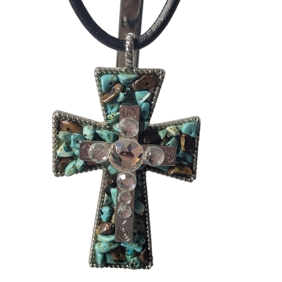 Fashion Cross Stone and Rhinestone Necklace - Picture 2 of 6